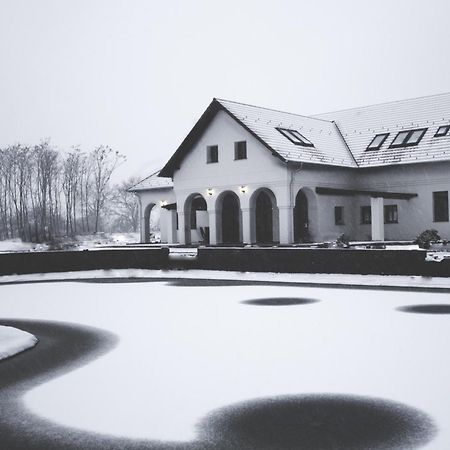 Deak Udvarhaz Hotel Kakucs Exterior foto