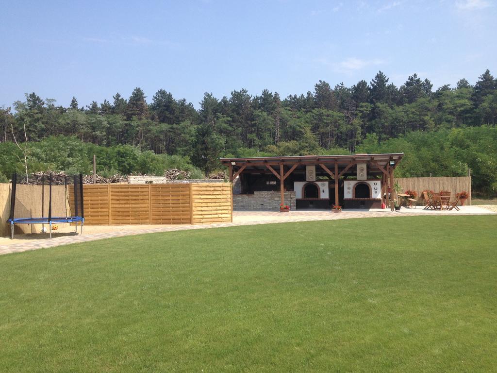 Deak Udvarhaz Hotel Kakucs Exterior foto
