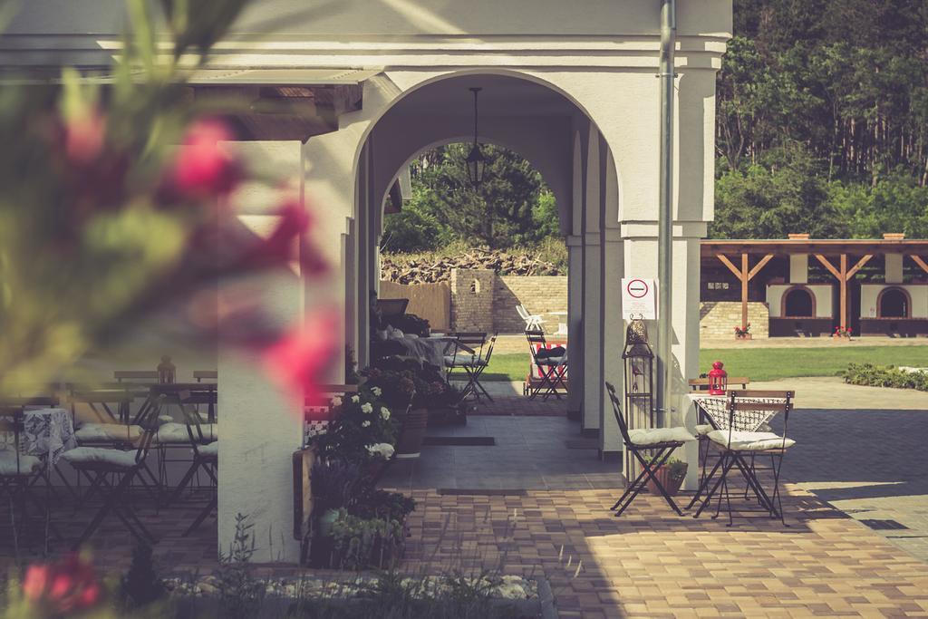 Deak Udvarhaz Hotel Kakucs Exterior foto