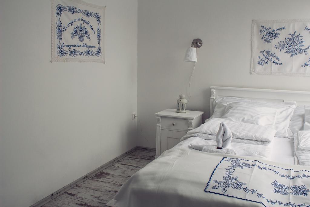 Deak Udvarhaz Hotel Kakucs Quarto foto