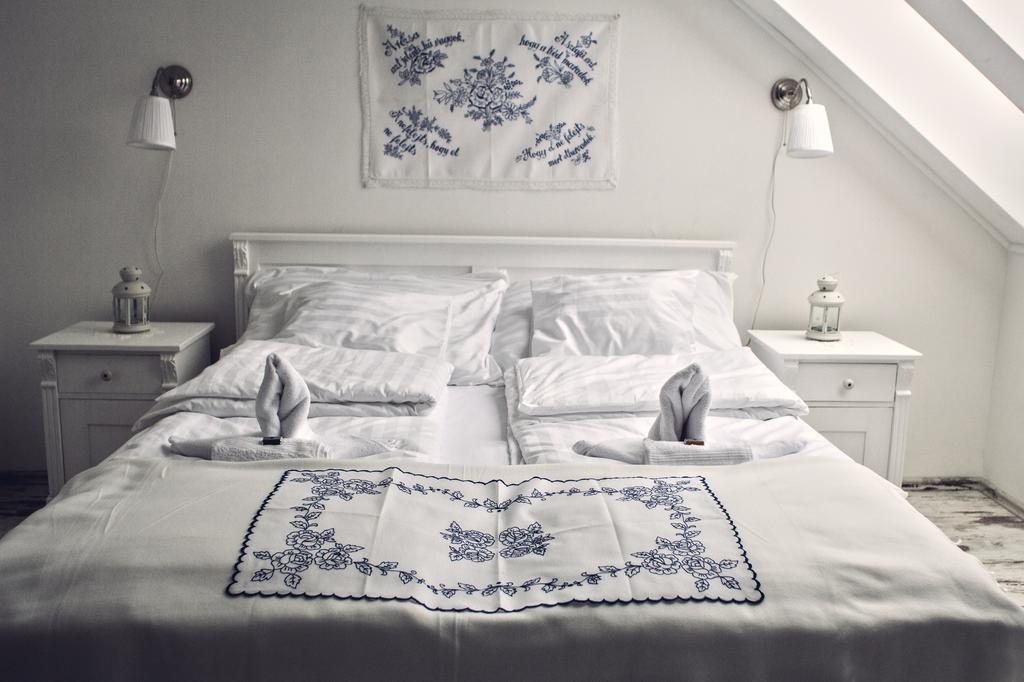 Deak Udvarhaz Hotel Kakucs Quarto foto