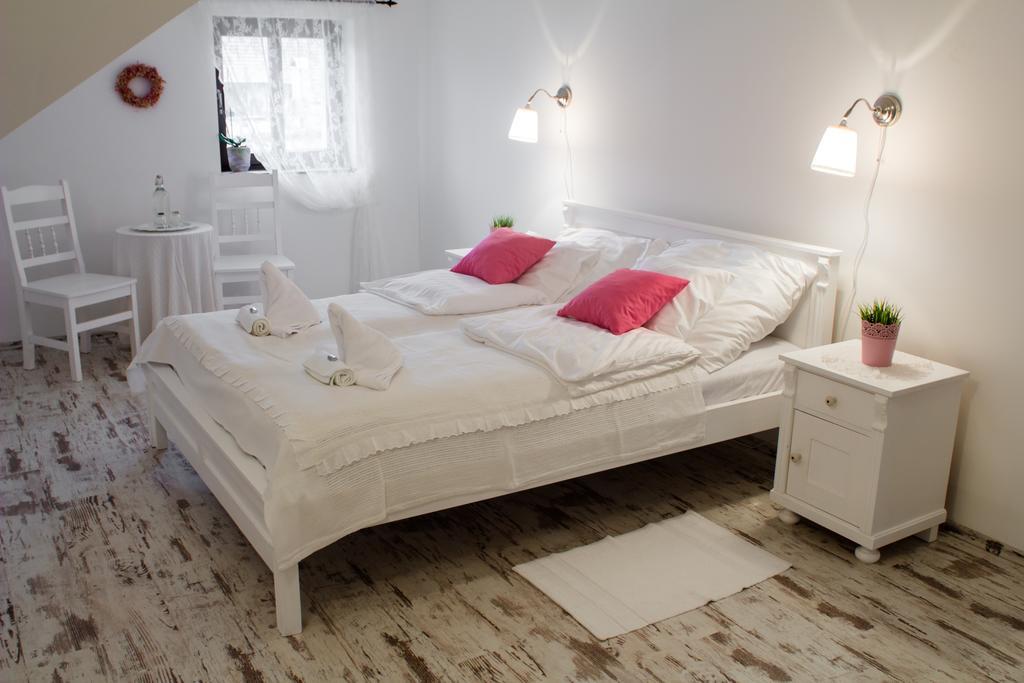 Deak Udvarhaz Hotel Kakucs Quarto foto