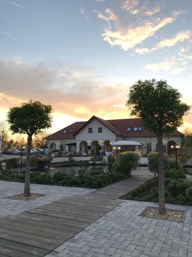Deak Udvarhaz Hotel Kakucs Exterior foto